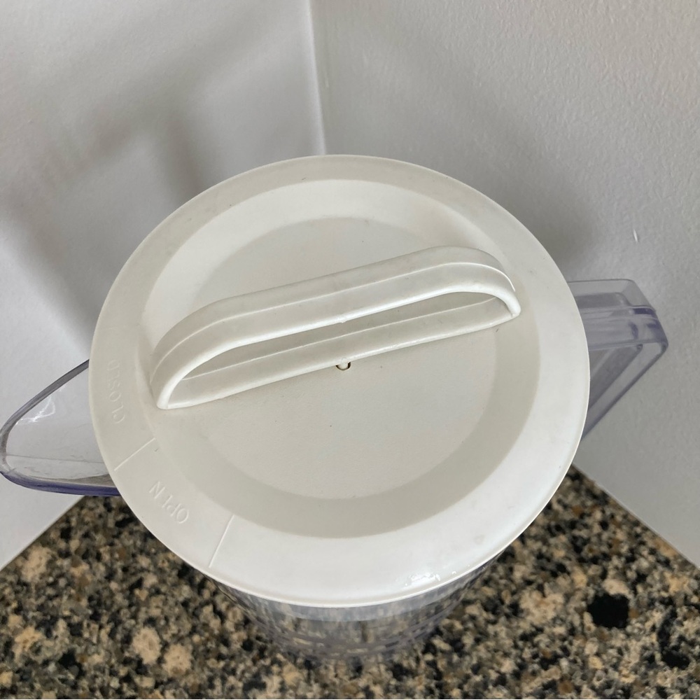 Pampered Chef 2 quart Quick-Stir Pitcher - Picture 2 of 5